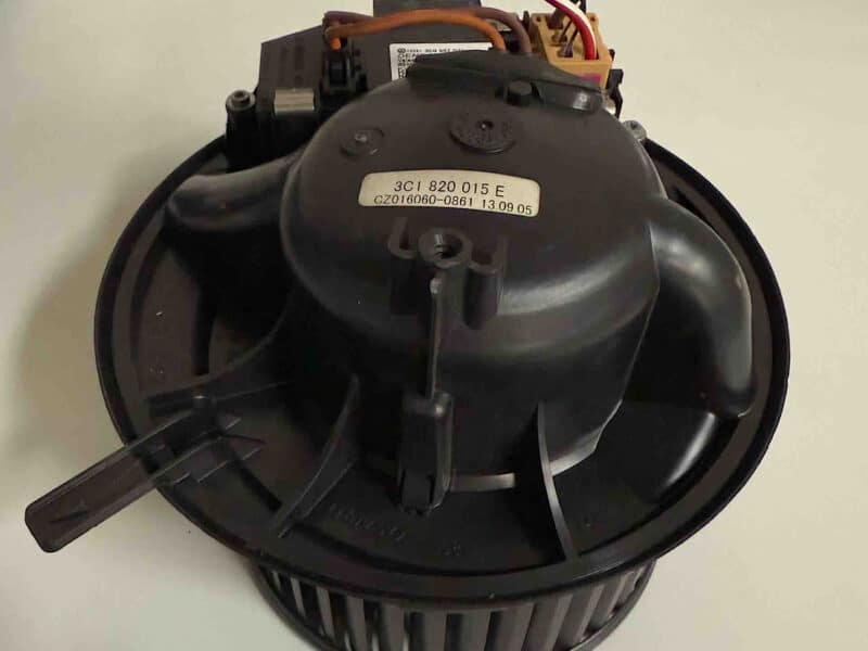 Original gebraucht Innenraumgebläse mit Widerstand Heizungsgeblaese VW Passat 3C. Oe-Teilenummer: 3C0 907 521, 3C1 820 015E
