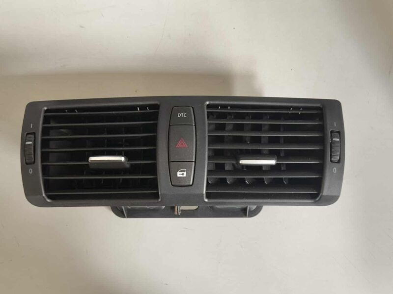 Original gebraucht Luftdüse Luftgitter Ziergitter BMW 116i E81 2011. Oe-Teilenummer: 705918913, 705918913