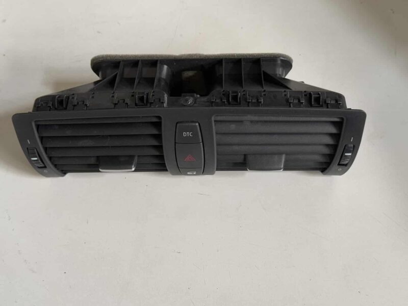 Original gebraucht Luftdüse Luftgitter Ziergitter BMW 116i E81 2011. Oe-Teilenummer: 705918913, 705918913