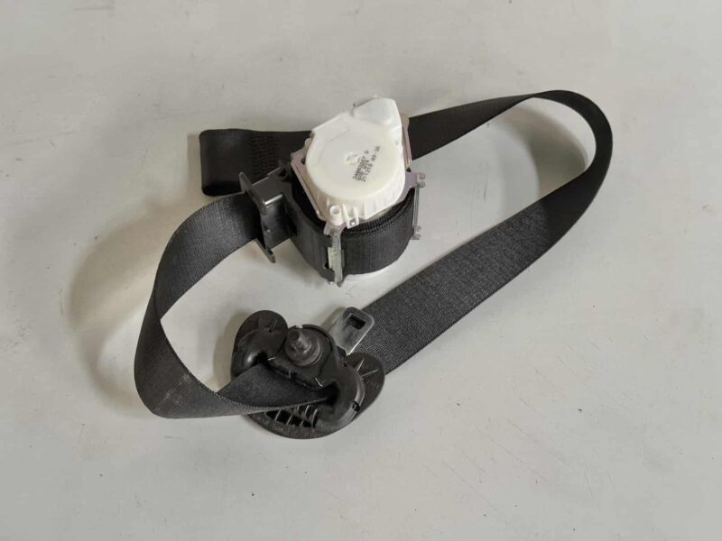 Original gebraucht Sicherheitsgurt Gurtstraffer Vorne Links BMW 116i E81 2011. Oe-Teilenummer: 9138243, 34003267, 33017492, 606729600