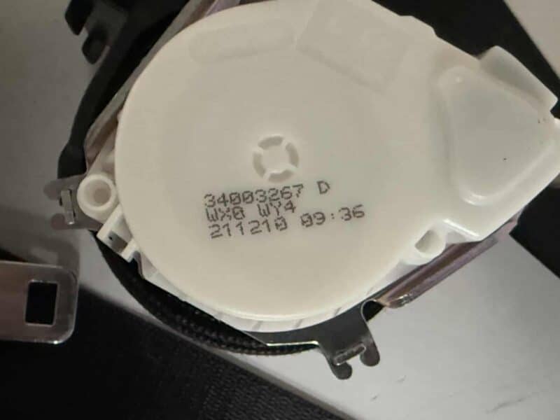 Original gebraucht Sicherheitsgurt Gurtstraffer Vorne Links BMW 116i E81 2011. Oe-Teilenummer: 9138243, 34003267, 33017492, 606729600
