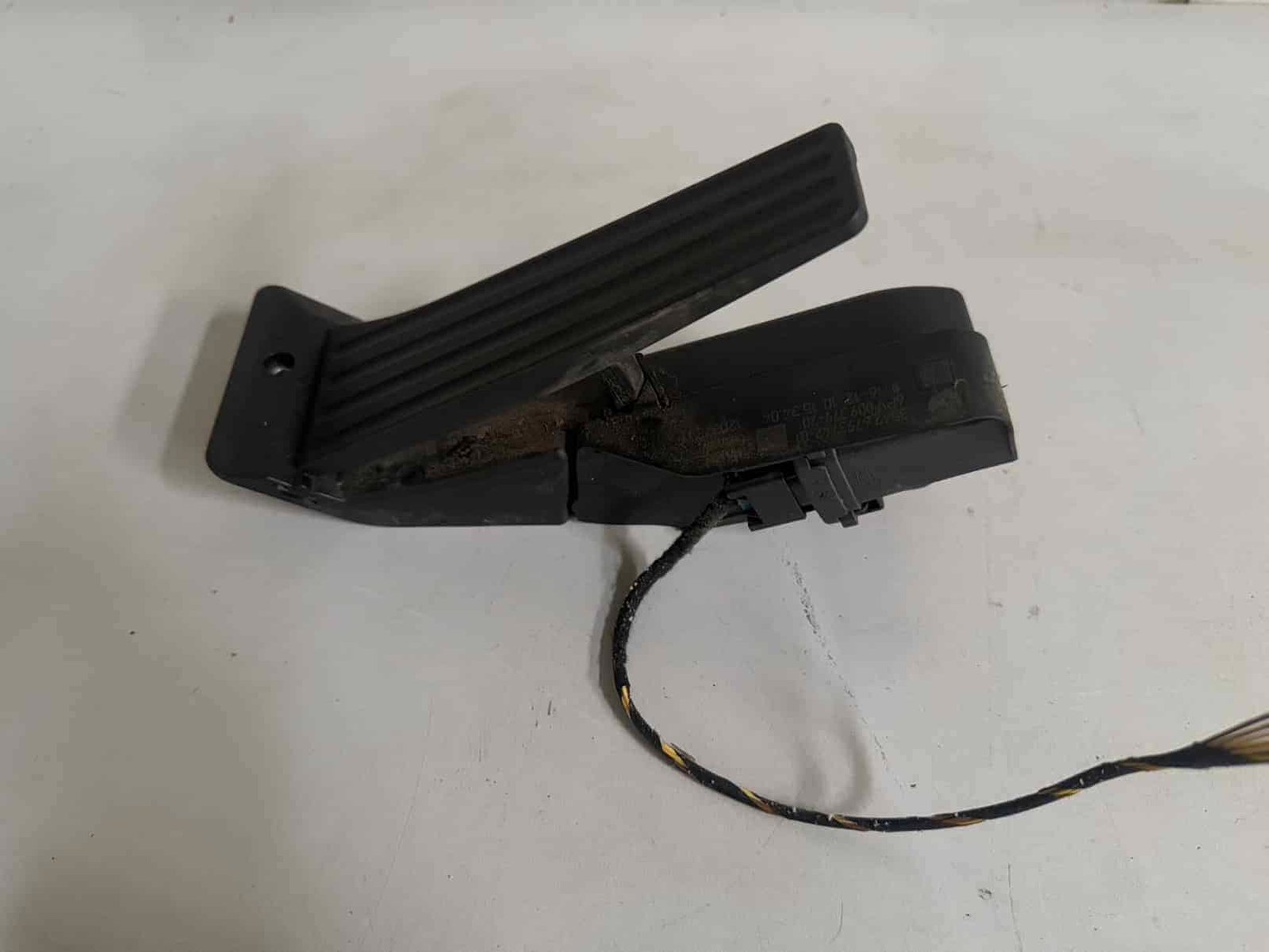 Original gebraucht Gaspedal BMW 116i E81 2011. Oe-Teilenummer: 3542679374201, 74766500, 3542679374201