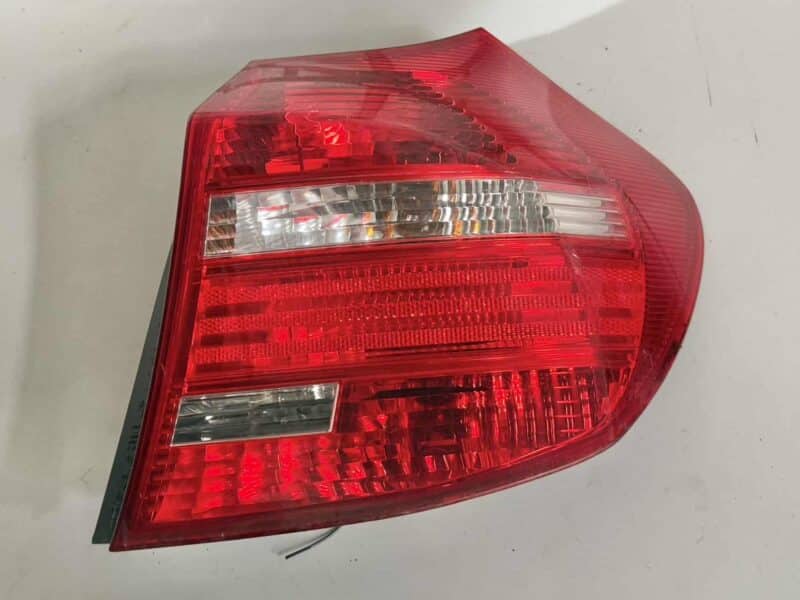 Original gebraucht Heckleuchte Rückleuchte Rechts BMW 116i E81 2011. Oe-Teilenummer: 63217164956, 63216924502, 724964902