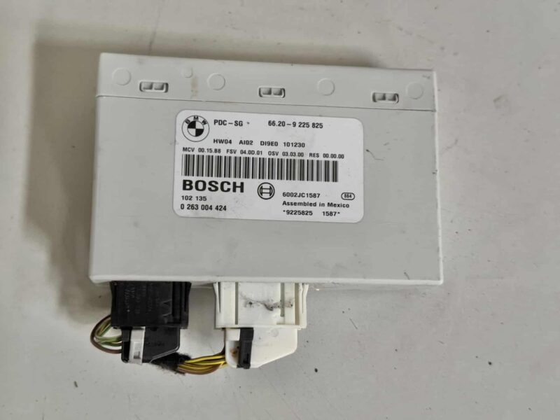 Original gebraucht Steuergerät Einparkhilfe PDC Module BMW 116i E81 2011. Oe-Teilenummer: 66209225825, 0263004424, 66209225825