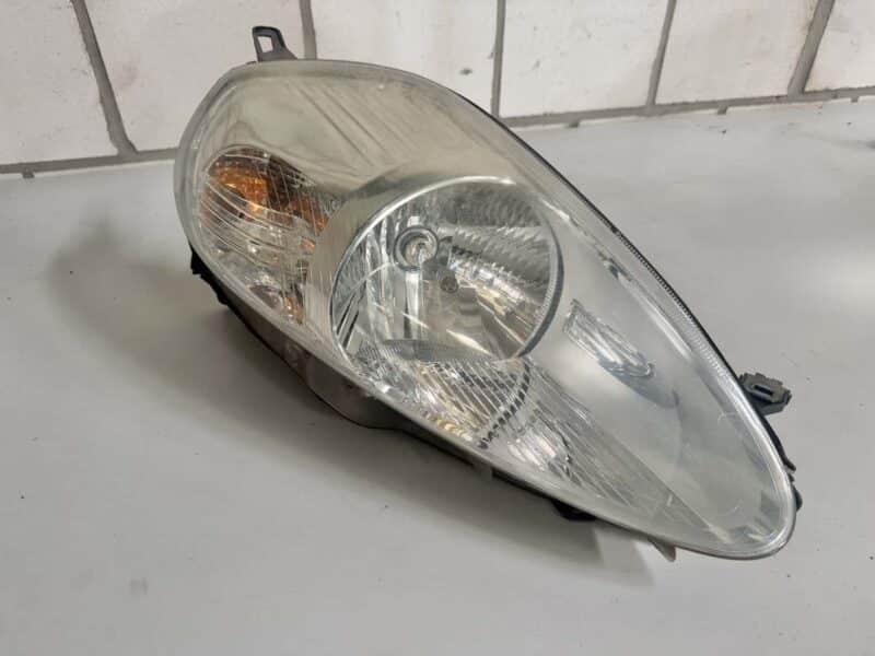 Original gebraucht Scheinwerfer Rechts FIAT Punto 1.2 2008. Oe-Teilenummer: 89101388, 89101388