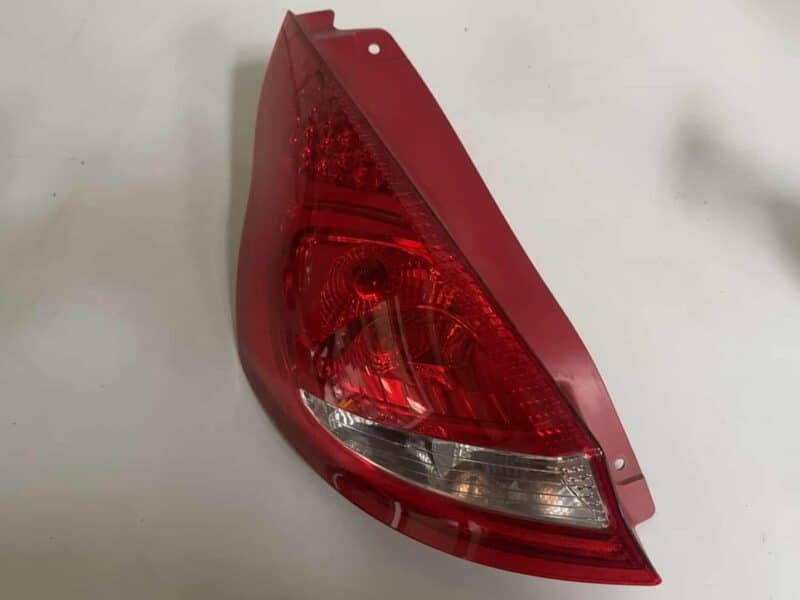 Original gebraucht LINKES RÜCKLICHT Rückleuchte Ford Fiesta 1.25L 2010. Oe-Teilenummer: 8A6113405A, 8A6113405A