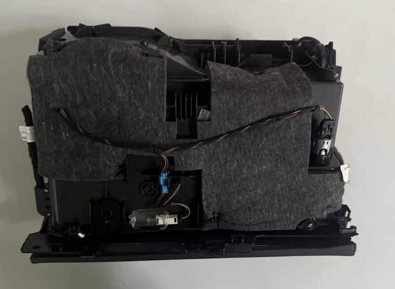 Original gebraucht Leder Handschuhfach Mercedes Benz W212 E-Klasse 2010. Oe-Teilenummer: A2126801391, 2126801391, 2126800698