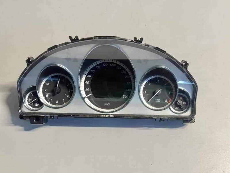Original gebraucht Tacho Kombiinstrument Monochrom Mercedes Benz W212 E-Klasse 2010. Oe-Teilenummer: A2129001810, A2C53257171, 2129001810