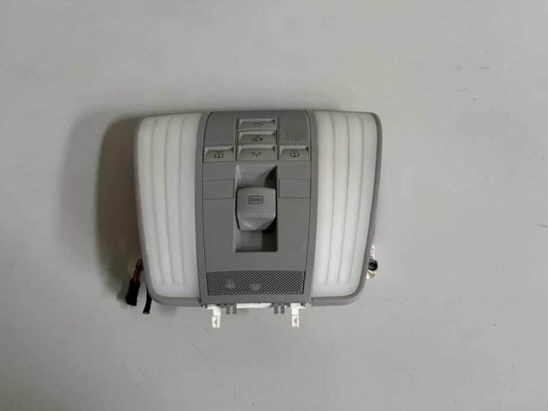Original gebraucht Innenbeleuchtung vorne Mercedes Benz W212 E-Klasse 2010. Oe-Teilenummer: A2129003406, 2129003406