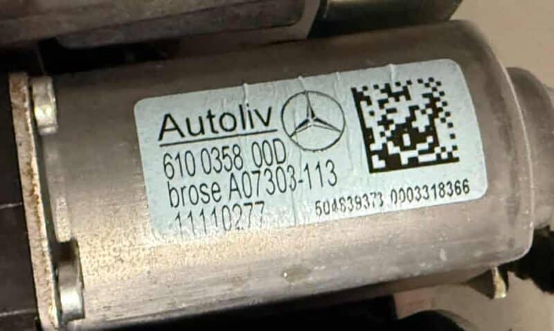 Original gebraucht Gurtstraffer Sicherheitsgurt vorne RECHTS Mercedes Benz W212 E-Klasse 2010. Oe-Teilenummer: 617112200,610902000K, 610035800D