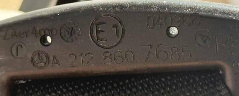 Original gebraucht Gurtstraffer Sicherheitsgurt vorne RECHTS Mercedes Benz W212 E-Klasse 2010. Oe-Teilenummer: 617112200,610902000K, 610035800D
