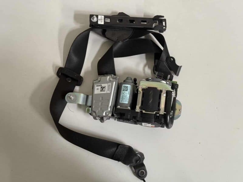Gurtstraffer Sicherheitsgurt vorne LINKS Mercedes Benz W212 E-Klasse 2010