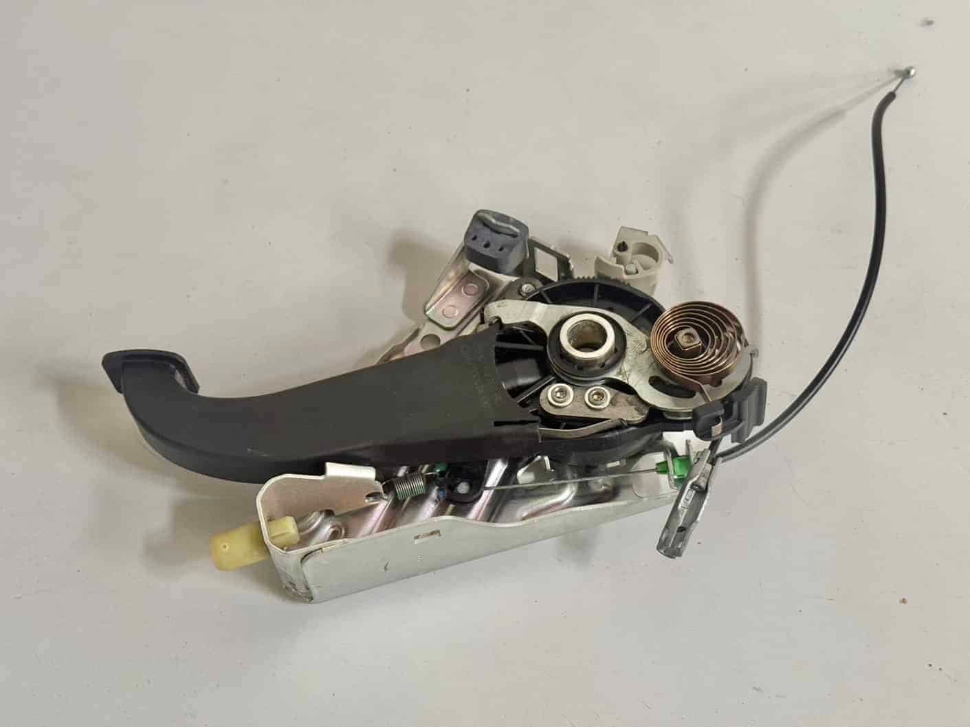 Original gebraucht Parkbremse Handbremshebel Feststellbremse Mercedes Benz W212 E-Klasse 2010. Oe-Teilenummer: A2044200984, 2044200984