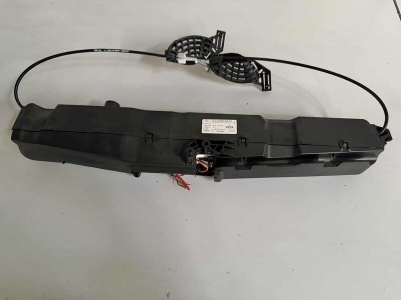 Original gebraucht Elektromotor für die automatische Heckklappe Mercedes Benz W212 E-Klasse 2010. Oe-Teilenummer: A2128200842, 2128200842