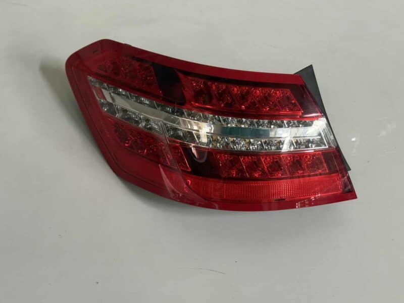 Original gebraucht Rückleuchte Links Benz W212 E-Klasse 2010. Oe-Teilenummer: A2129060558, 2129060658