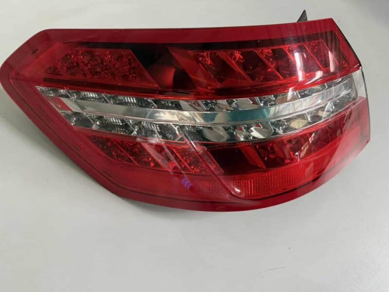 Original gebraucht Rückleuchte Links Benz W212 E-Klasse 2010. Oe-Teilenummer: A2129060558, 2129060658