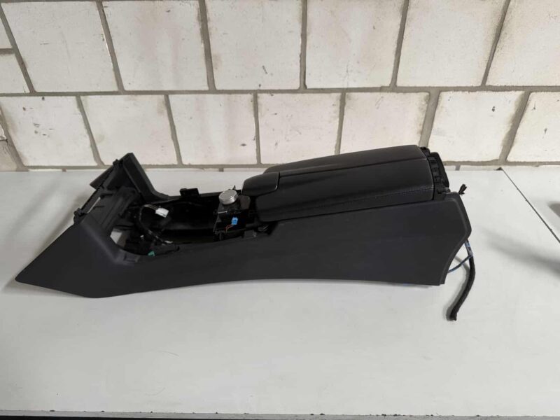 Original gebraucht Mittelkonsole Leder Benz W212 E-Klasse 2010. Oe-Teilenummer: A2126804850, 2126804850