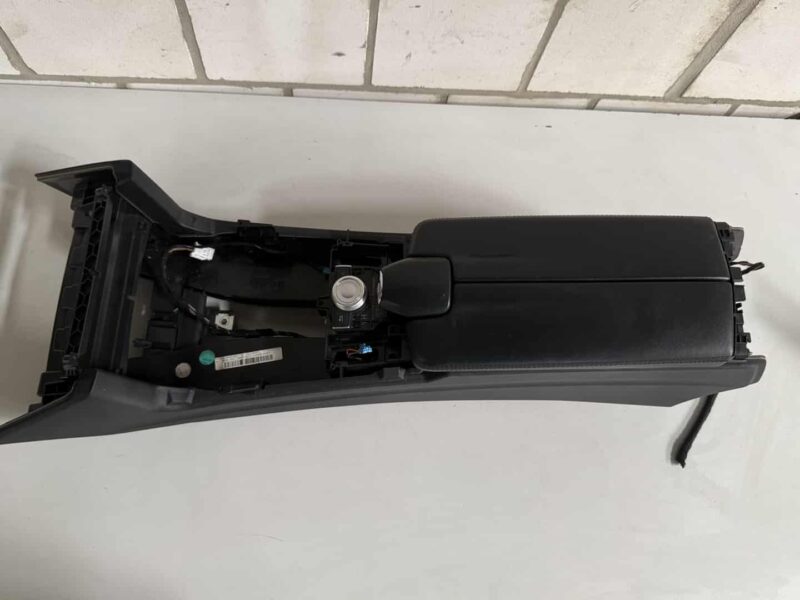 Original gebraucht Mittelkonsole Leder Benz W212 E-Klasse 2010. Oe-Teilenummer: A2126804850, 2126804850