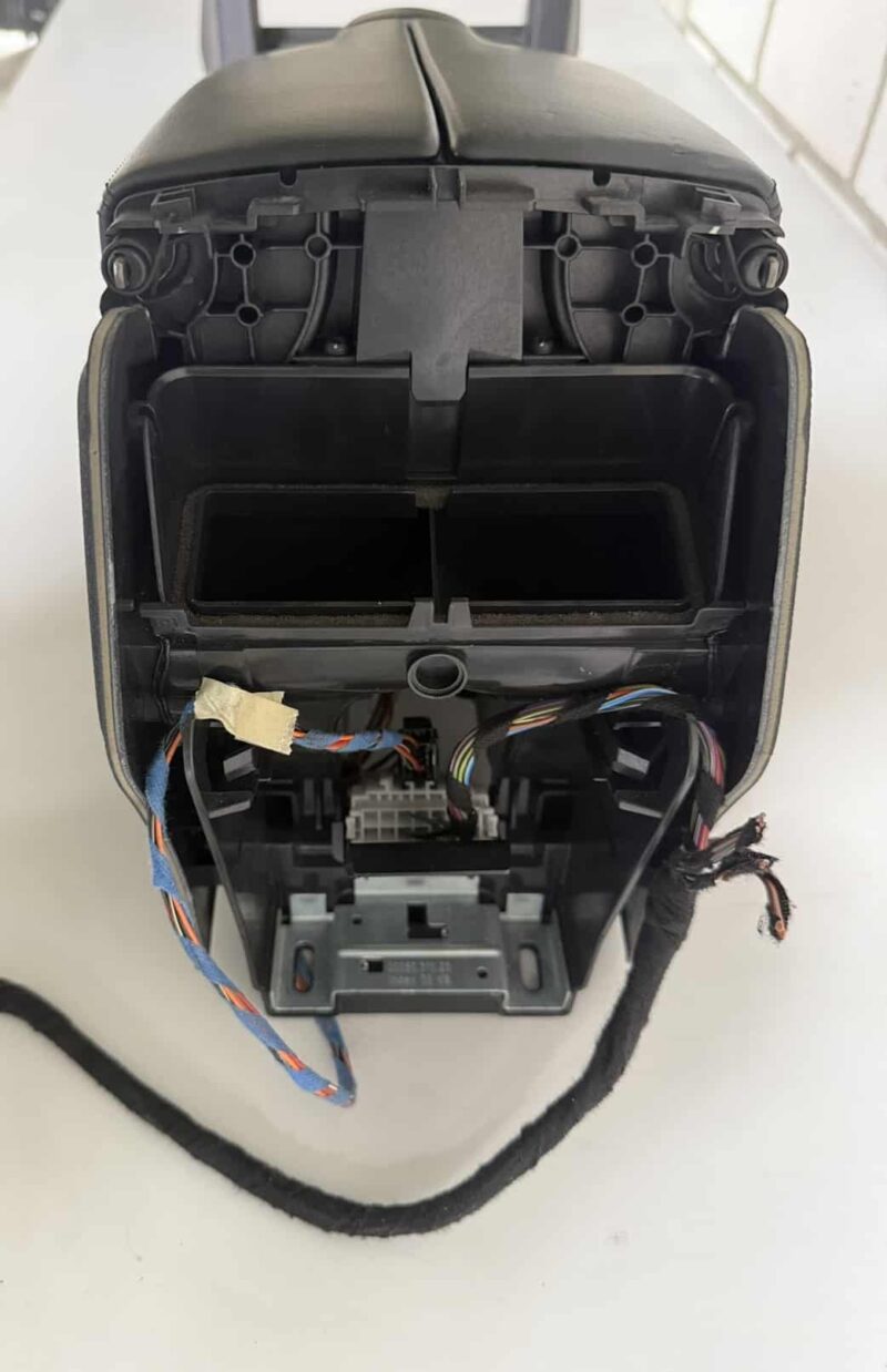 Original gebraucht Mittelkonsole Leder Benz W212 E-Klasse 2010. Oe-Teilenummer: A2126804850, 2126804850