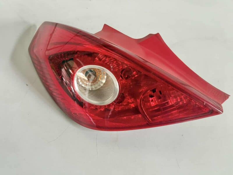 Original gebraucht Rücklicht Links Opel Corsa D 2009. Oe-Teilenummer: 13186350, 89038960A, 89038961A