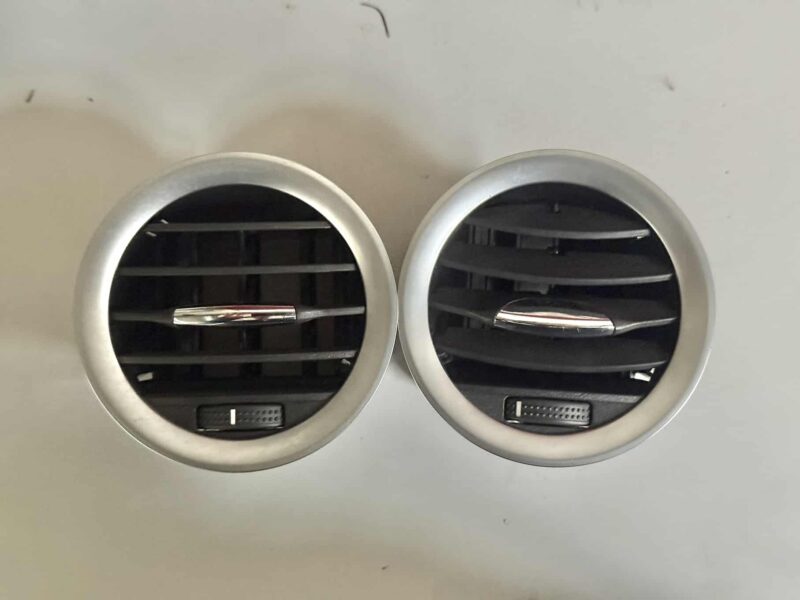 Original gebraucht 2x Luftdüse Opel Corsa D. Oe-Teilenummer: 464000934, 13180868, 13180868, 13232297