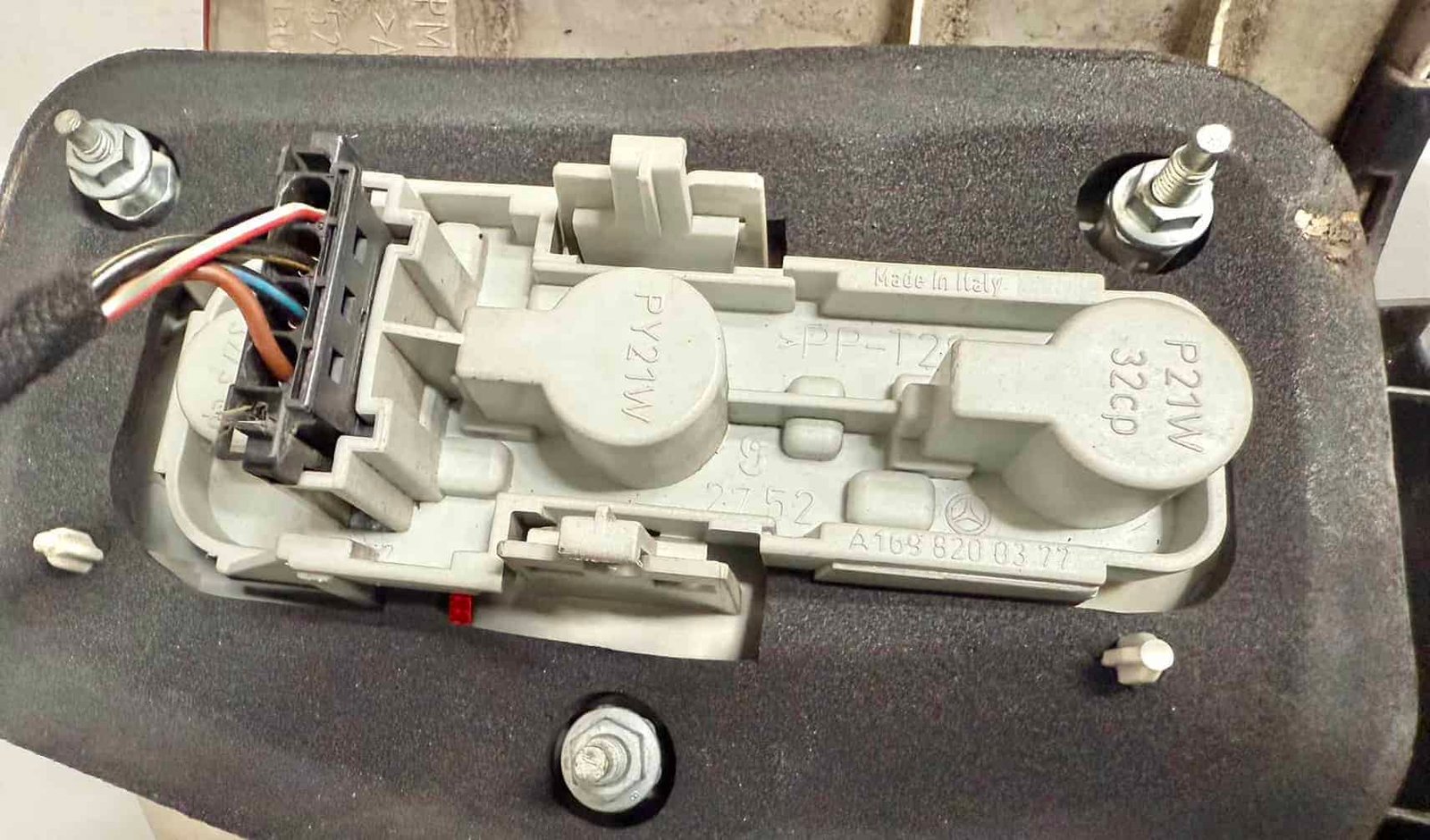 Original gebraucht Rückleuchte Rücklicht Hinten Rechts Außen Mercedes Benz BKlasse W245 B 170 2005. Oe-Teilenummer: A1698202464, A1698200377, 1698202464, 1698200377