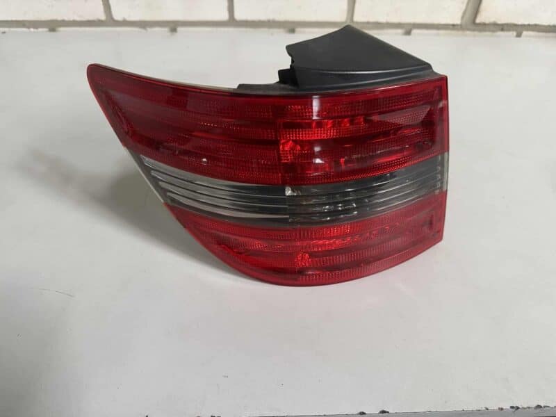 Original gebraucht Rückleuchte Rücklicht Hinten Links Außen Mercedes Benz BKlasse W245 B 170 2005. Oe-Teilenummer: A1698202364, A1698200377, 1698202364, 1698200377