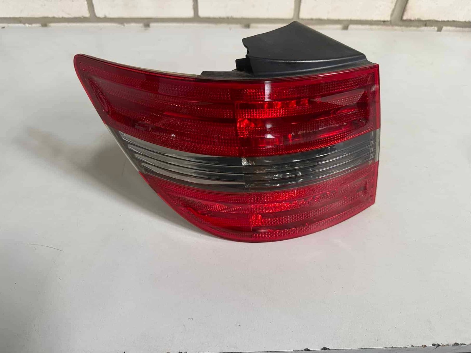 Original gebraucht Rückleuchte Rücklicht Hinten Links Außen Mercedes Benz BKlasse W245 B 170 2005. Oe-Teilenummer: A1698202364, A1698200377, 1698202364, 1698200377