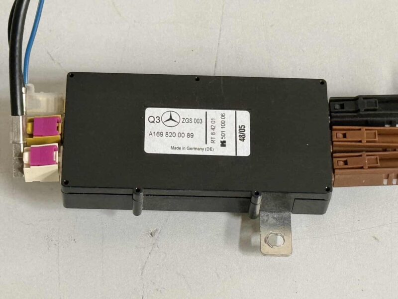 Original gebraucht Antennenverstärker Mercedes Benz BKlasse W245 B170 2005. Oe-Teilenummer: A1698200089, 1698200089