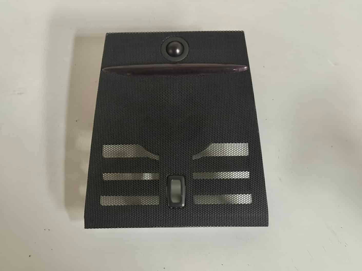 Original gebraucht Abdeckung Lautsprecher Amaturenbrett mit Parktronic Anzeige Mercedes Benz BKlasse W245 B170 2005. Oe-Teilenummer: A1696801136, A0015423723, 1696801136, 0015423723