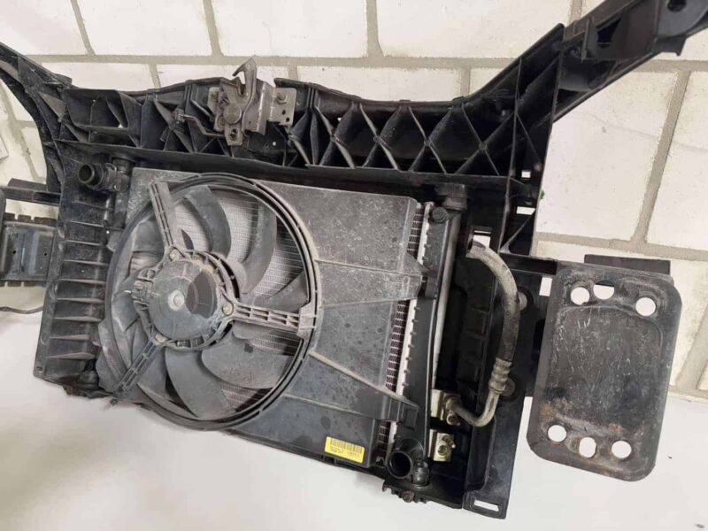 Original gebraucht Frontmaske Frontverkleidung Frontblech Schlossträger komplett MK5 FORD Fiesta 1.4L 2008. Oe-Teilenummer: 6S6HA001A04A, 1518176, 4S6H8C607AE, 4S6H8C607AE, 4S6H8005EA, 1518176