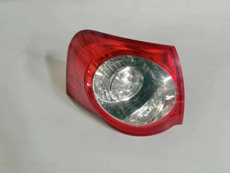 Original gebraucht Rücklicht Rückleuchte Hinten Links außen VW Passat 3C Kombi 2008. Oe-Teilenummer: 3C9945095N, 3C9945095