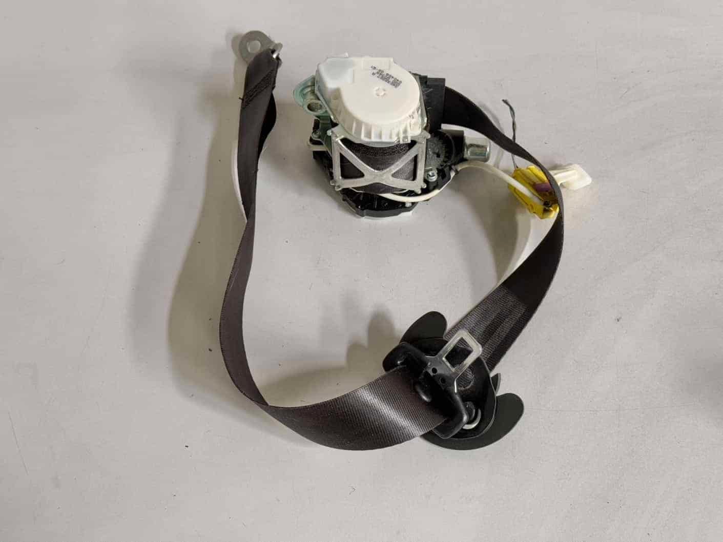 Original gebraucht Sicherheitsgurt Gurtstraffer vorne rechts VW Passat 3C Kombi 2008. Oe-Teilenummer: 3C1857706F, 34052238, 3C1857706