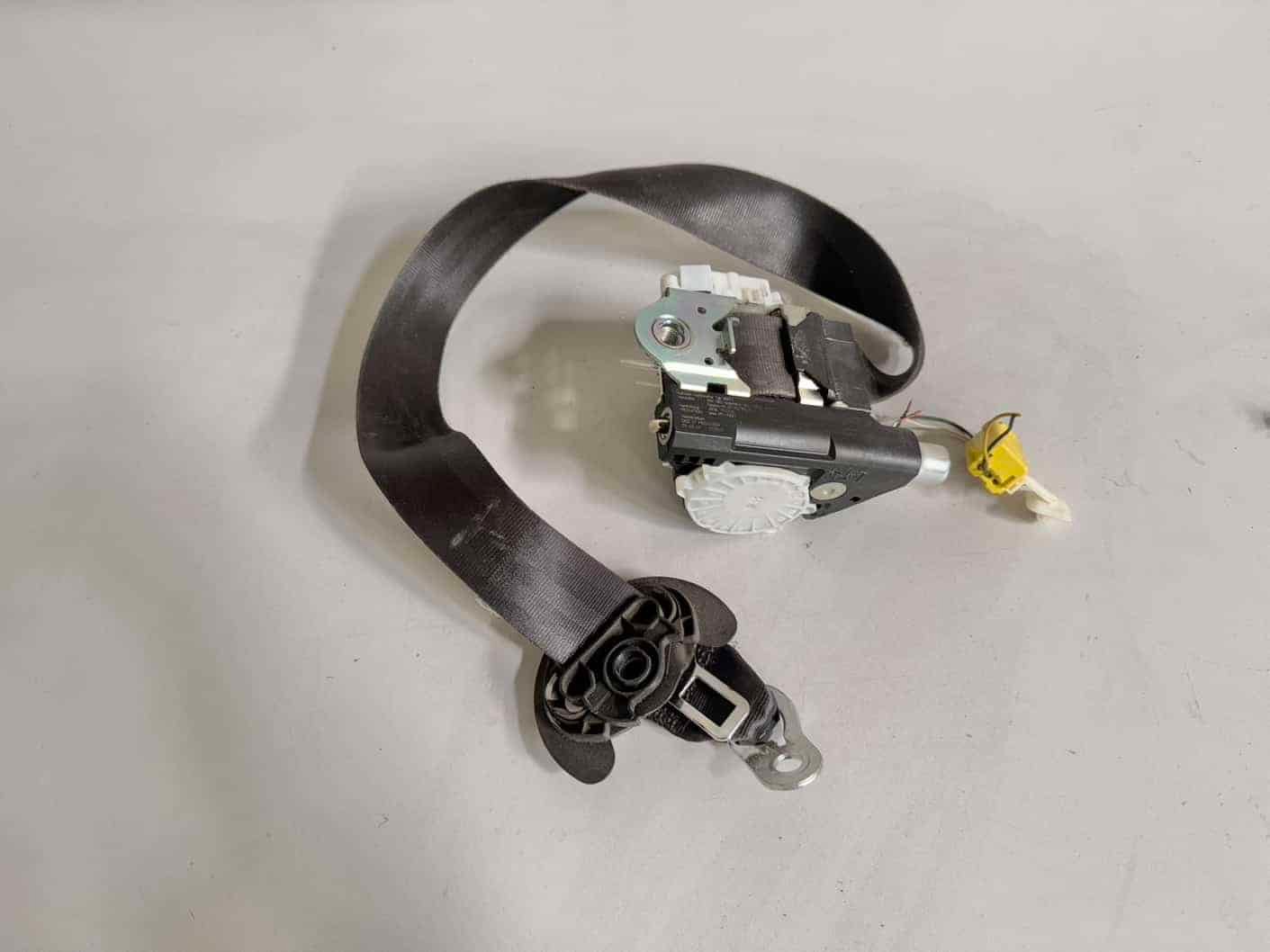 Original gebraucht Sicherheitsgurt Gurtstraffer vorne links VW Passat 3C Kombi 2008. Oe-Teilenummer: 3C1857705F, 34052237, 3C1857705