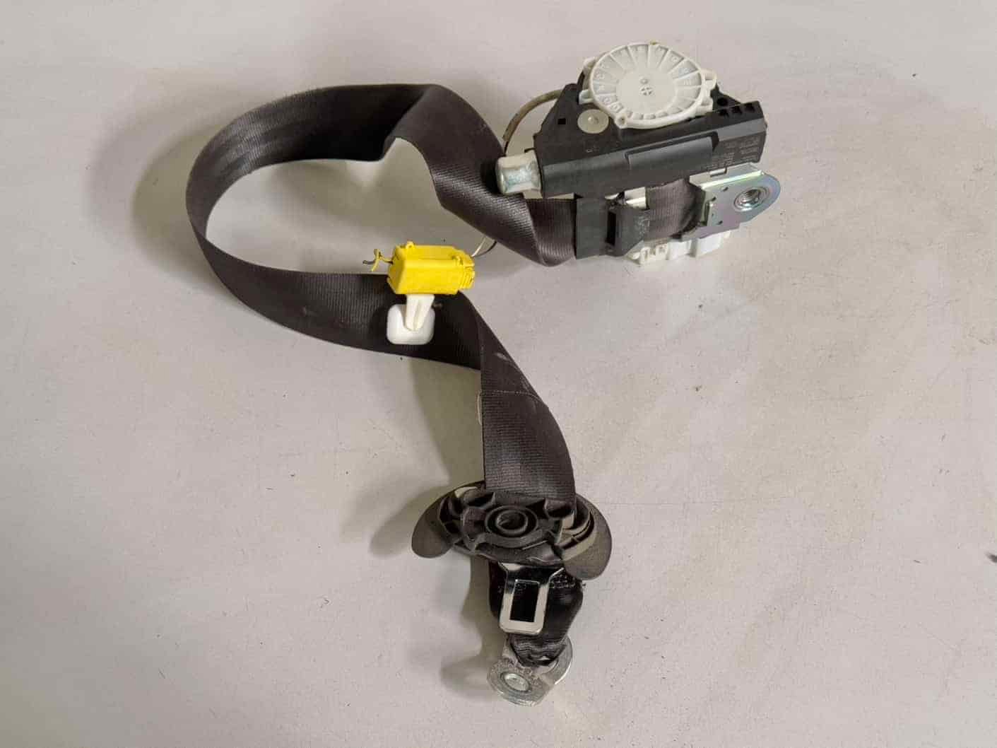 Original gebraucht Sicherheitsgurt Gurtstraffer vorne links VW Passat 3C Kombi 2008. Oe-Teilenummer: 3C1857705F, 34052237, 3C1857705