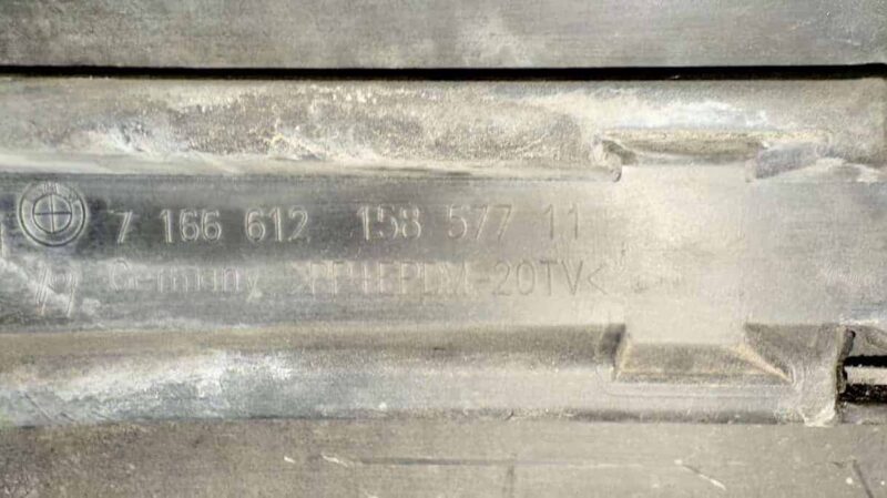 Original gebraucht Kotflügel Vorne Rechts BMW 116i E87 2009. Oe-Teilenummer: 7166612, 15857711, 7166612, 15857711
