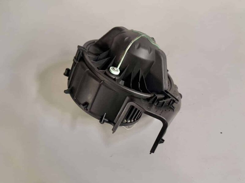 Original gebraucht Gebläsemotor Gebläse Lüfter BMW 116i E87 E81 2009. Oe-Teilenummer: 64116933663, 985466N, 64116933663