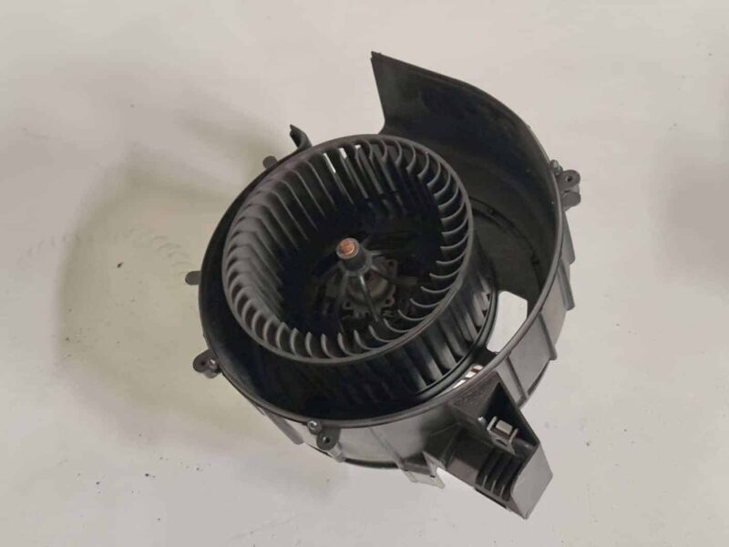Original gebraucht Gebläsemotor Gebläse Lüfter BMW 116i E87 E81 2009. Oe-Teilenummer: 64116933663, 985466N, 64116933663
