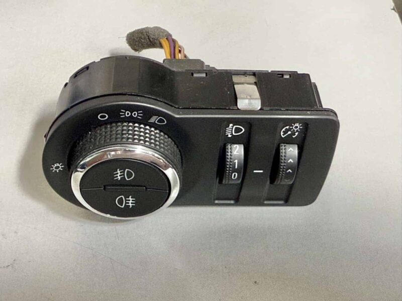 Original gebraucht Lichtschalter Licht Schalter OPEL ASTRA-J 2011. Oe-Teilenummer: 13268703, 13252702