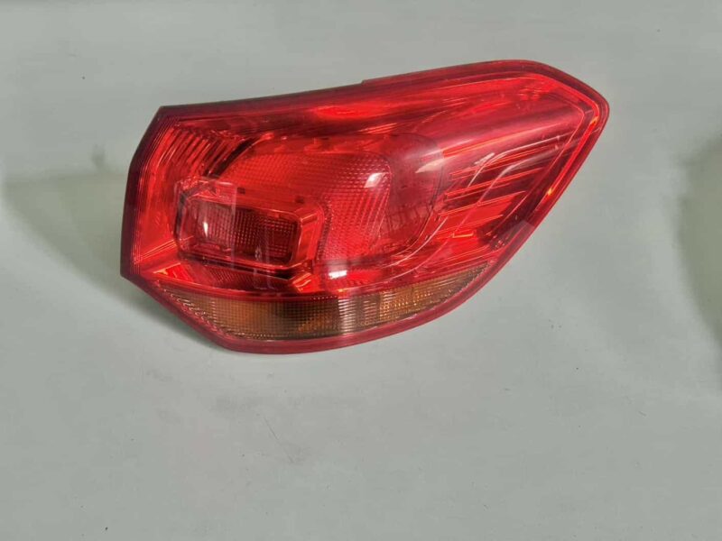 Original gebraucht Heckleuchte aussen Rechts OPEL ASTRA-J 2011. Oe-Teilenummer: 13282243, VPAHQX13404, 13282243