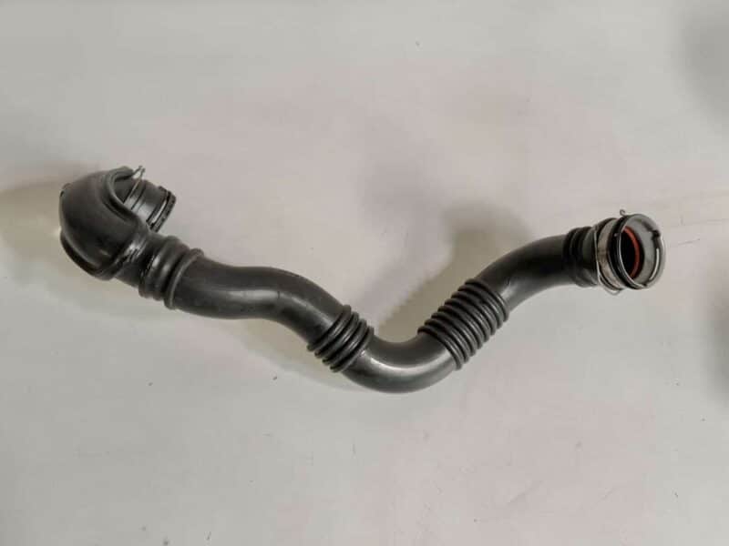 Original gebraucht Ladeluftschlauch Ladeluftkühler OPEL ASTRA-J 2011. Oe-Teilenummer: 13265281, 315616912, 13265281