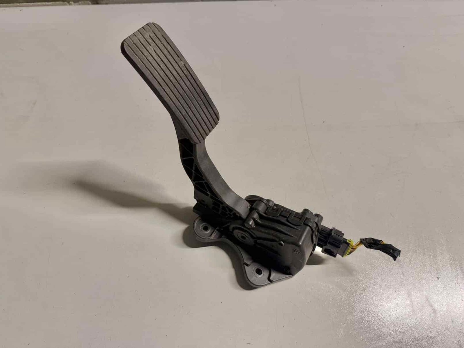 Original gebraucht Gaspedal Diesel Hyundai i30 2010. Oe-Teilenummer: 32700XXXXX, -