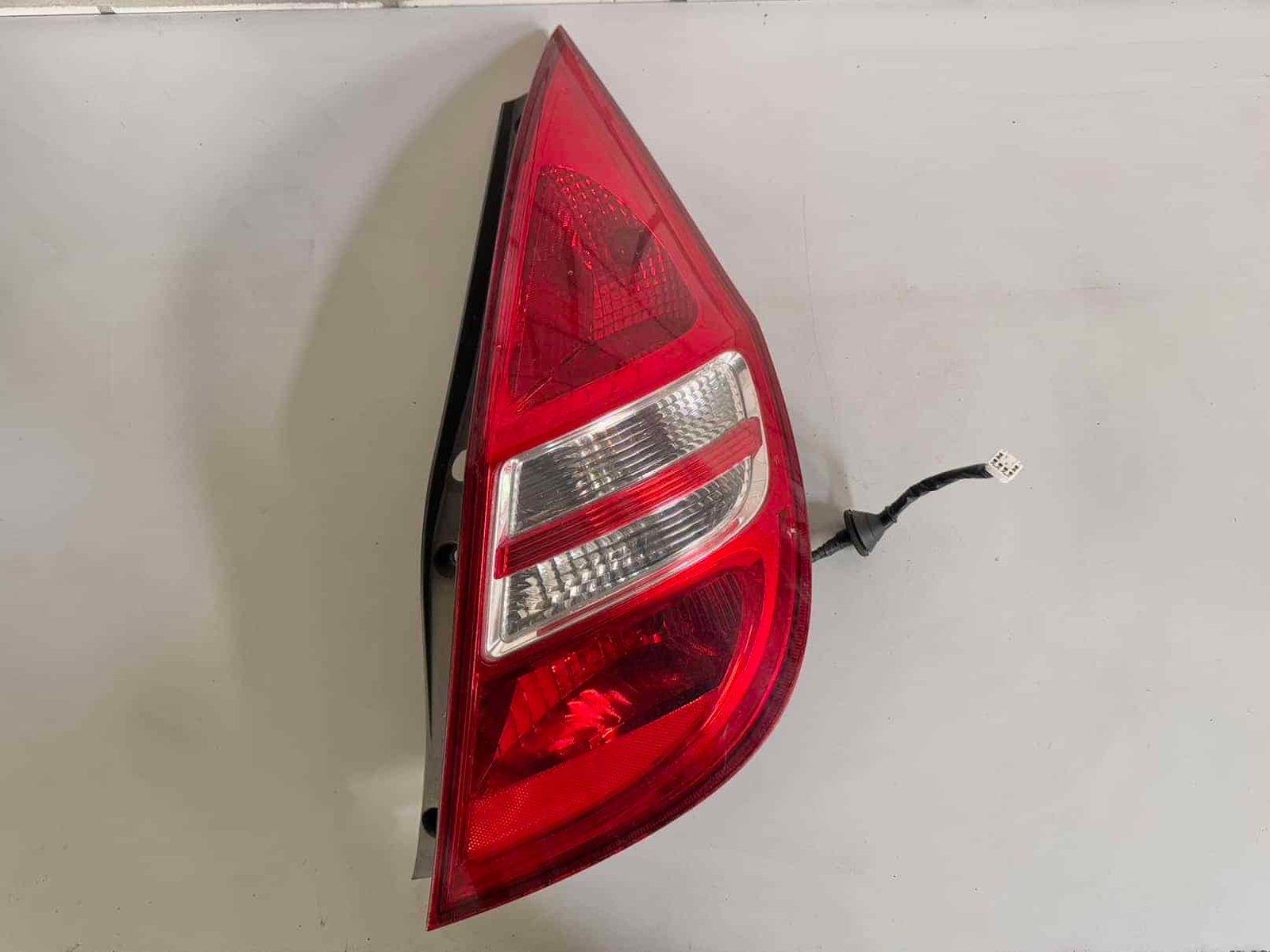 Original gebraucht Rückleuchte Rechts Hyundai i30 2010. Oe-Teilenummer: 924022R0, 92402-2R0