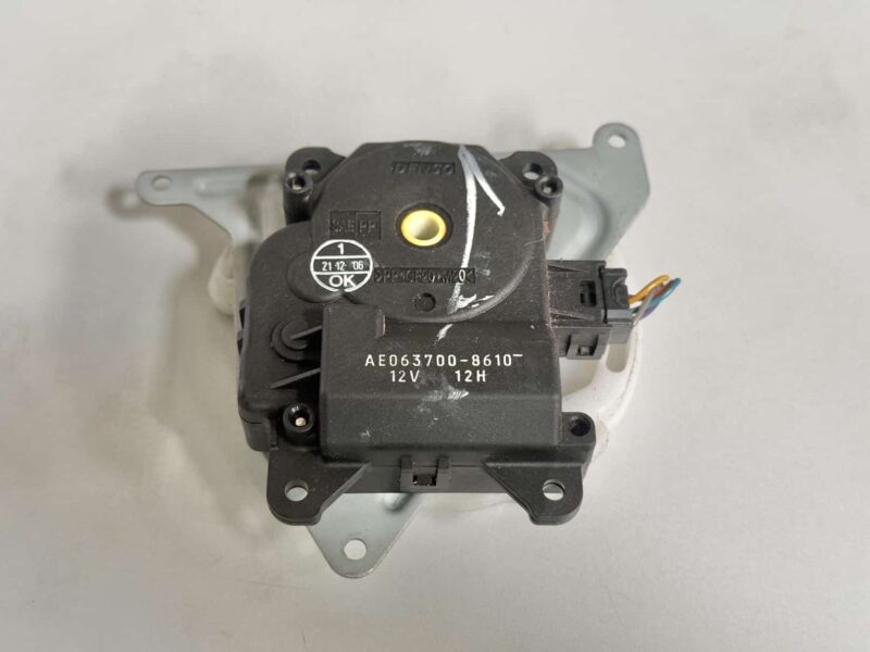 Original gebraucht Stellmotor Heizung TOYOTA Verso 2008. Oe-Teilenummer: AE0637008610, AE063700-8610
