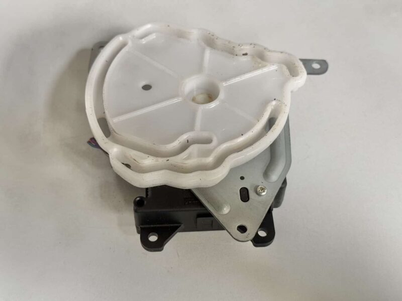 Original gebraucht Stellmotor Heizung TOYOTA Verso 2008. Oe-Teilenummer: AE0637008610, AE063700-8610