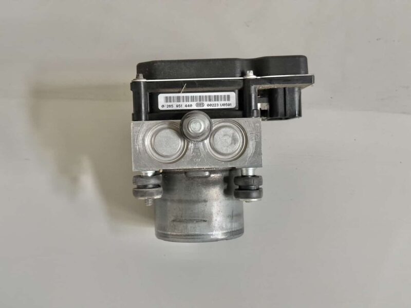 Original gebraucht ABS Block pumpe mit Steuergerät Opel Corsa D 2009. Oe-Teilenummer: 0265951440, 0265251190, 0265951440