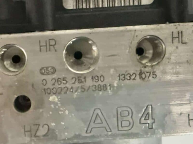 Original gebraucht ABS Block pumpe mit Steuergerät Opel Corsa D 2009. Oe-Teilenummer: 0265951440, 0265251190, 0265951440