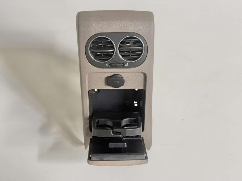 Original gebraucht Innenausstattung Mittelkonsole hinten Braun VW Golf Plus 2009 5M0863289. Oe-Teilenummer: 5M0819203F, 5M0863289