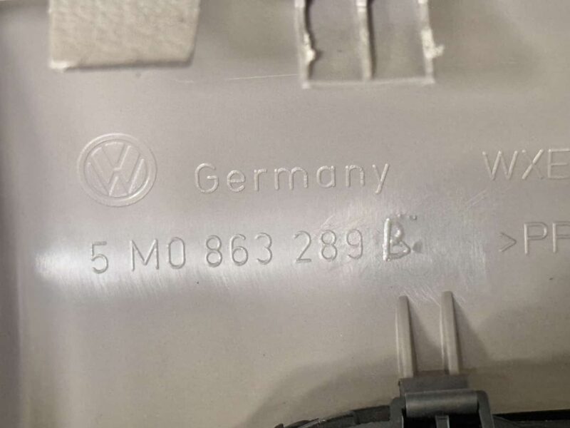 Original gebraucht Innenausstattung Mittelkonsole hinten Braun VW Golf Plus 2009 5M0863289. Oe-Teilenummer: 5M0819203F, 5M0863289