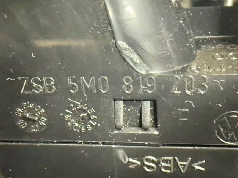 Original gebraucht Innenausstattung Mittelkonsole hinten Braun VW Golf Plus 2009 5M0863289. Oe-Teilenummer: 5M0819203F, 5M0863289